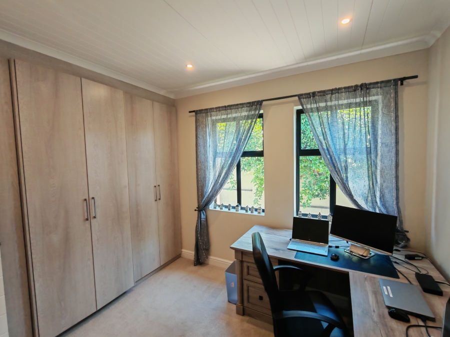 3 Bedroom Property for Sale in Kraaibosch Western Cape